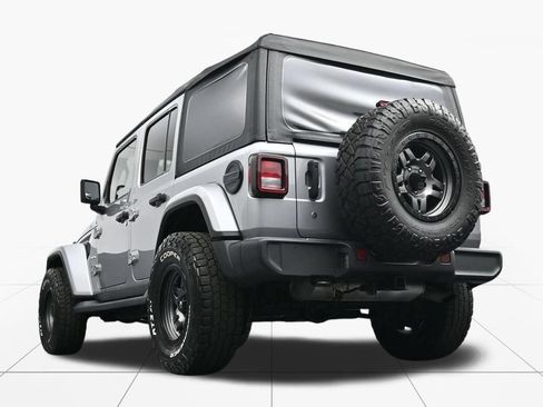 Used 2020 Jeep Wrangler Unlimited Sahara AWD/4WD image 37
