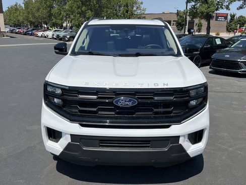 Used 2025 Ford Expedition Active AWD/4WD image 3