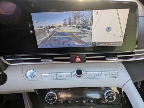 Certified 2025 Hyundai Elantra Limited image 18