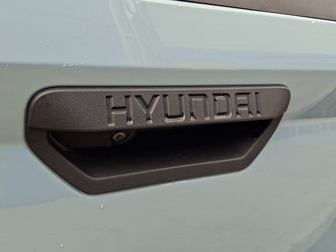 Used 2025 Hyundai Santa Cruz SE AWD/4WD image 30