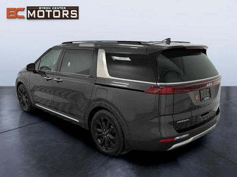 Used 2023 Kia Carnival SX Prestige image 4