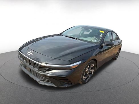 Used 2025 Hyundai Elantra SEL image 8