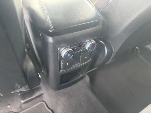 Used 2020 Ford Explorer XLT image 16