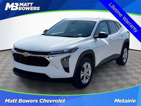 Used 2025 Chevrolet Trax LS image 1