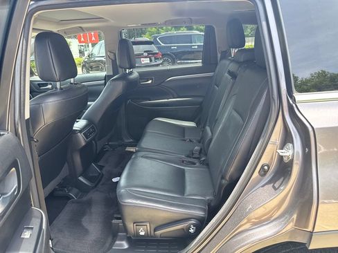 Used 2018 Toyota Highlander Limited FWD image 17