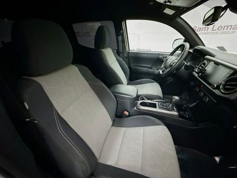 Used 2020 Toyota Tacoma TRD Sport image 25