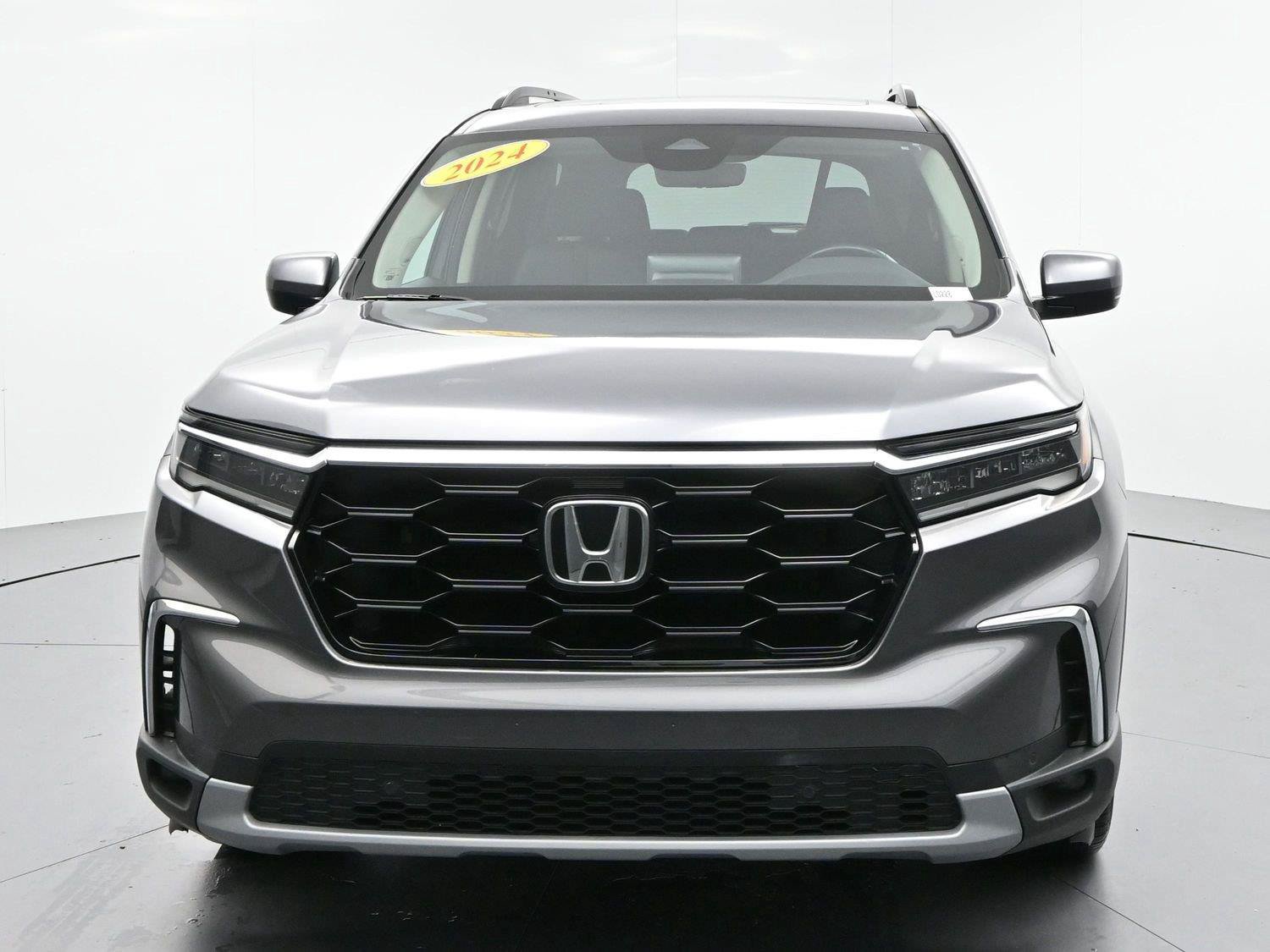 Used 2024 Honda Pilot Touring image 3
