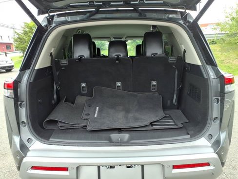 Used 2024 Nissan Pathfinder SL AWD/4WD image 14