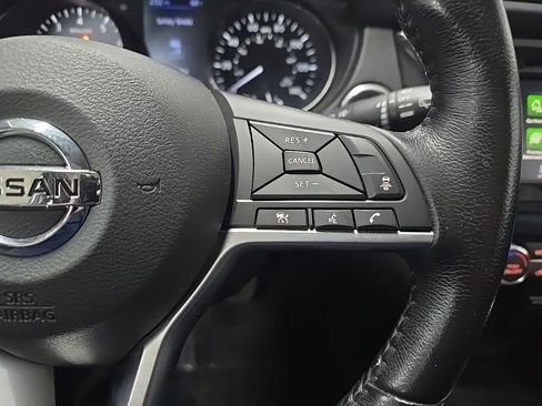 Used 2018 Nissan Rogue SV w/ Sun & Sound Touring Package image 21