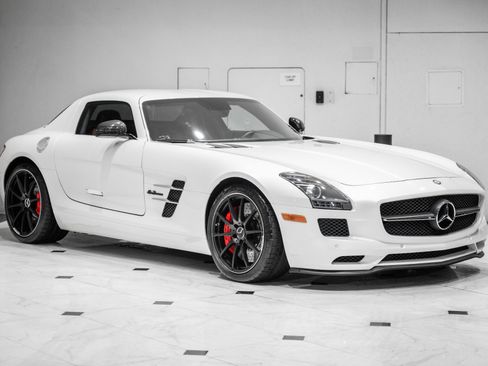 Used 2012 Mercedes-Benz SLS AMG Coupe image 3