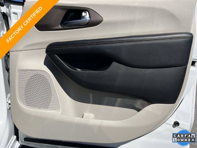 Used 2019 Chrysler Pacifica Touring-L FWD image 23