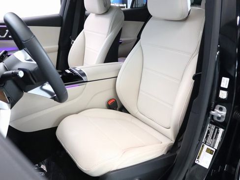 Used 2025 Mercedes-Benz GLC 350e 4MATIC w/ Advanced USB Package image 16