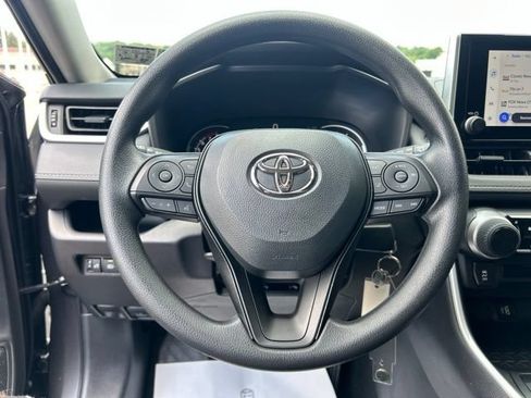Used 2025 Toyota RAV4 LE AWD/4WD image 32
