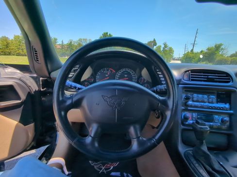Used 1999 Chevrolet Corvette Convertible w/ Memory Pkg RWD image 12
