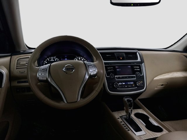 Used 2016 Nissan Altima 2.5 SL w/ Moonroof Package FWD image 16