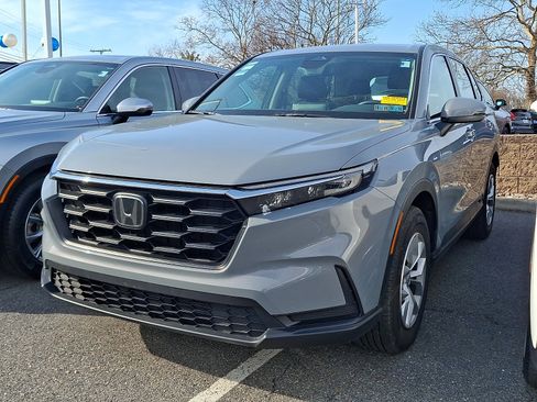 Used 2024 Honda CR-V LX image 3