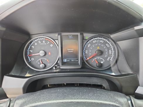 Used 2021 Toyota Tacoma TRD Sport image 14