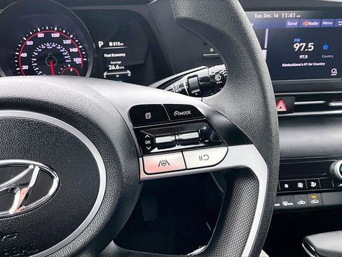 Used 2023 Hyundai Elantra SEL image 18