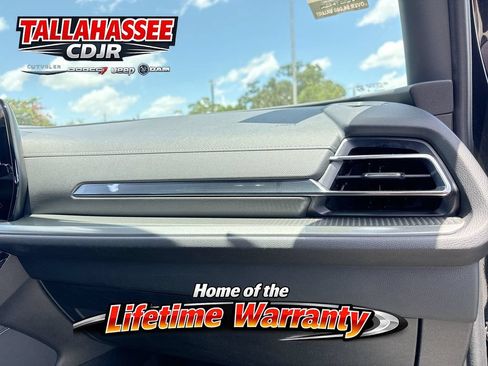Used 2024 Chevrolet Traverse LT FWD image 34