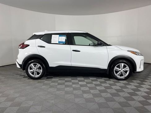 Used 2024 Nissan Kicks S image 11