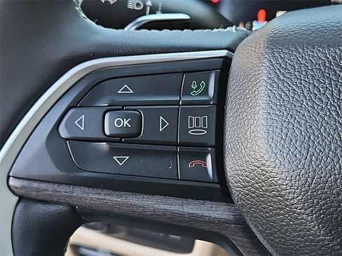 Used 2022 Jeep Grand Cherokee Limited 4xe image 31