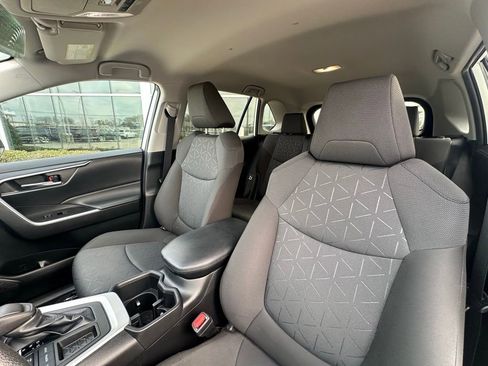 Used 2022 Toyota RAV4 XLE image 38