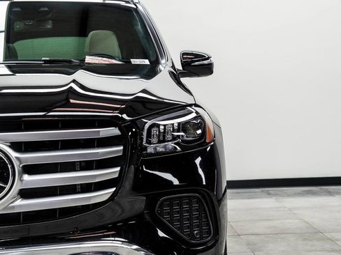 Used 2025 Mercedes-Benz GLS 450 4MATIC image 4