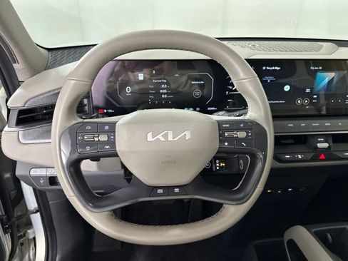 Used 2024 Kia EV9 Wind image 14