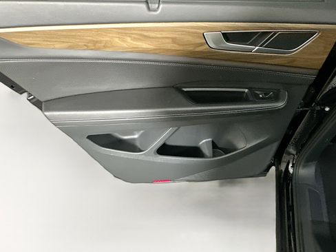 Used 2025 Volkswagen Atlas SE image 26