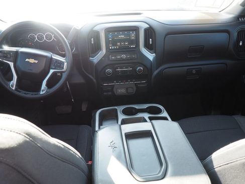 Used 2022 Chevrolet Silverado 2500 Custom w/ Custom Value Package image 15