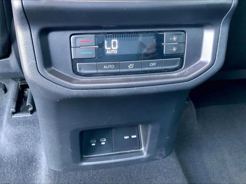 Used 2026 Volkswagen Atlas SE FWD image 34