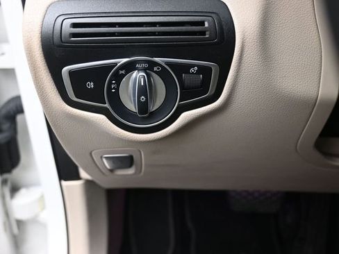 Used 2022 Mercedes-Benz GLC 300 w/ Premium Package Lite image 16