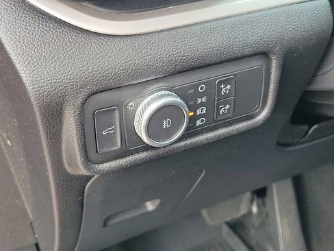 Used 2021 Ford Explorer XLT w/ Equipment Group 202A image 8