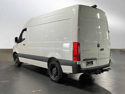 Used 2025 Mercedes-Benz Sprinter 2500 image 5