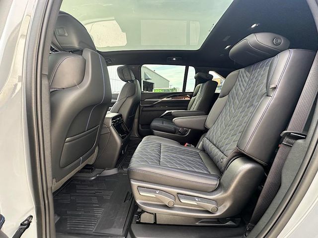 New 2026 Cadillac Escalade IQ Sport 1 w/ LPO, Floor Liner Package AWD/4WD image 15