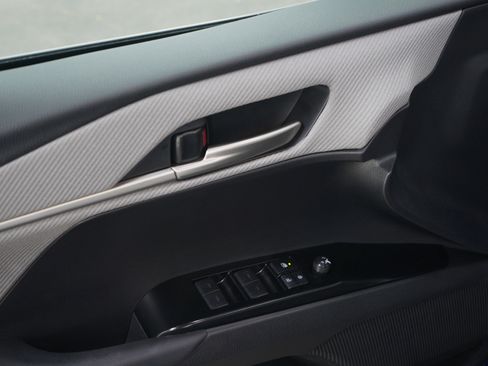 Used 2025 Toyota Camry SE w/ Multimedia Upgrade Package AWD/4WD image 19