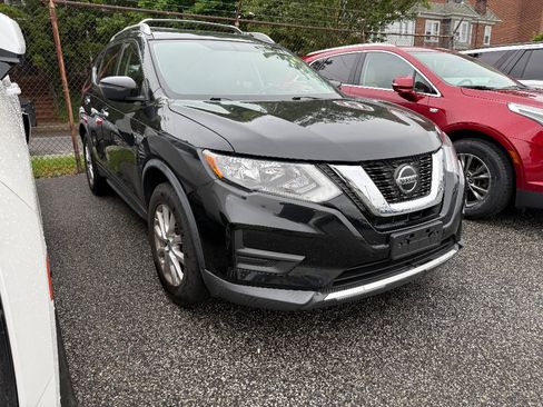 Used 2018 Nissan Rogue SV AWD/4WD image 2