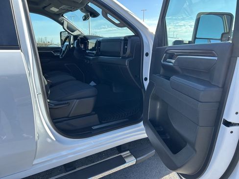 Used 2025 Chevrolet Silverado 2500 LT w/ Convenience Package image 18