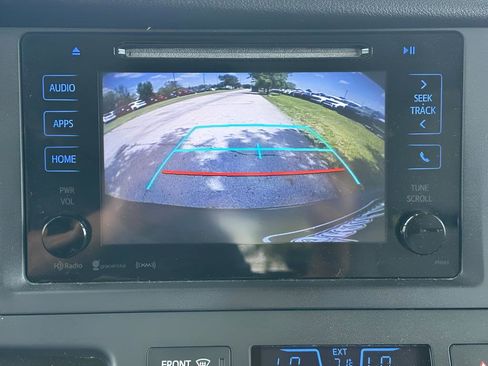 Used 2016 Toyota Sienna LE FWD image 27