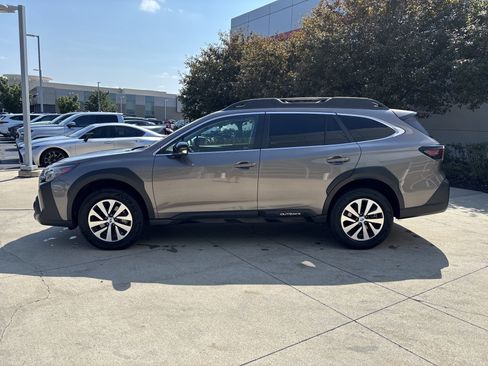 Used 2023 Subaru Outback Premium AWD/4WD image 9
