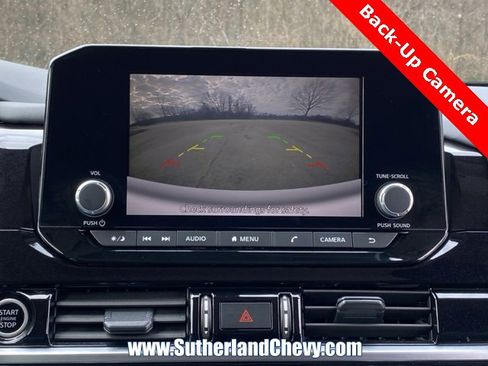 Used 2024 Nissan Pathfinder SV image 29