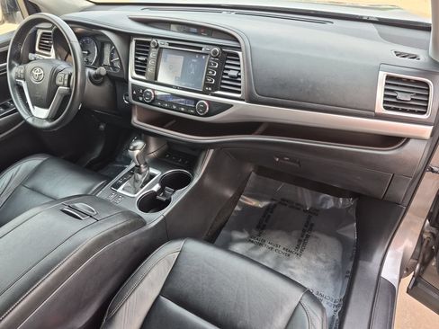 Used 2014 Toyota Highlander XLE AWD/4WD image 33