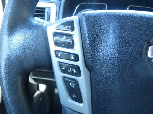 Used 2017 Nissan Titan SV RWD image 18