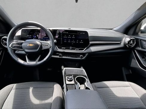 Used 2026 Chevrolet Equinox LT FWD image 16