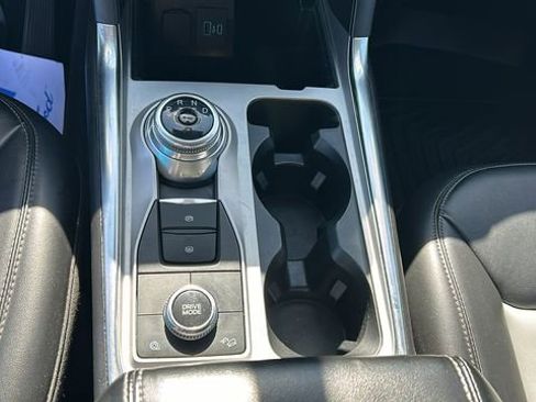 Certified 2022 Ford Explorer XLT w/ Equipment Group 202A image 23