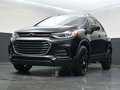 Used 2022 Chevrolet Trax LT w/ Midnight Edition AWD/4WD image 35