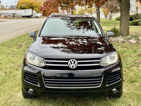 Used 2012 Volkswagen Touareg Sport image 2