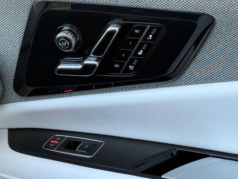 New 2025 Cadillac Optiq Luxury 2 image 17