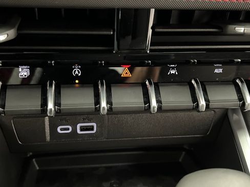 Used 2026 Chevrolet Colorado Z71 AWD/4WD image 52