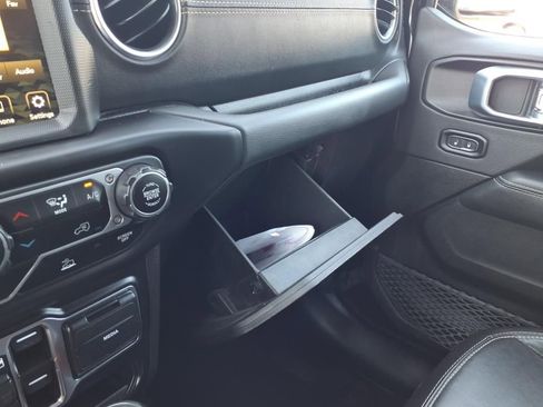 Used 2023 Jeep Wrangler Unlimited Sahara image 8